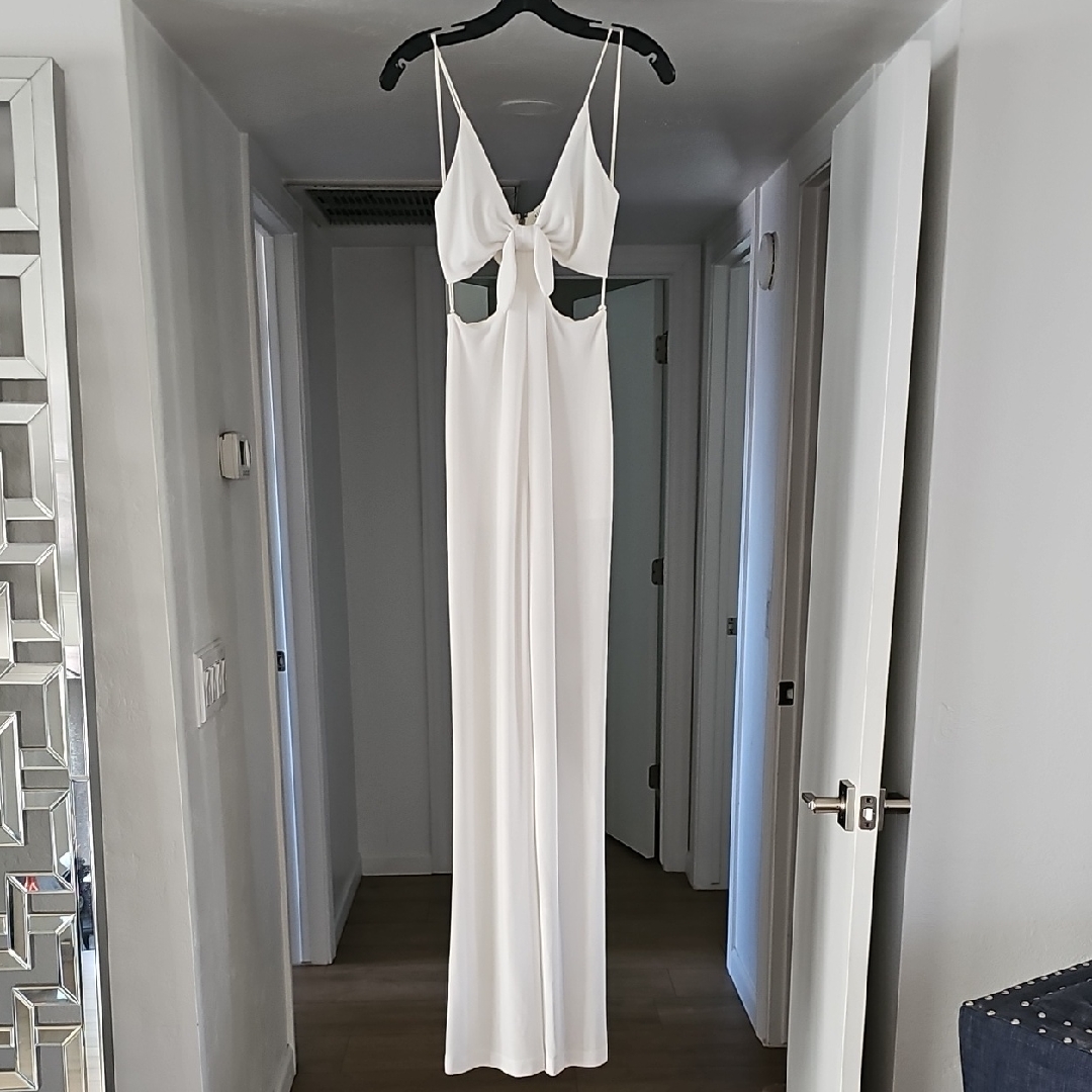 Alice + Olivia Chic White Jumpsuit Size 2 Nwot